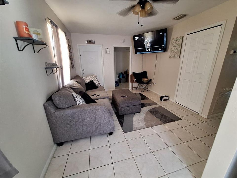 For Rent: $1,475 (2 beds, 1 baths, 678 Square Feet)