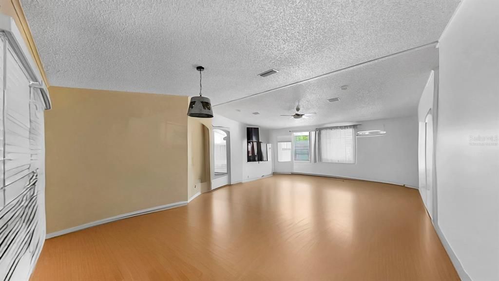 На продажу: $285,000 (4 спален, 2 ванн, 2403 Квадратных фут)