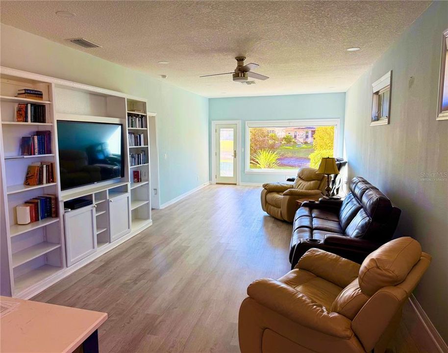 For Sale: $449,500 (3 beds, 2 baths, 2074 Square Feet)