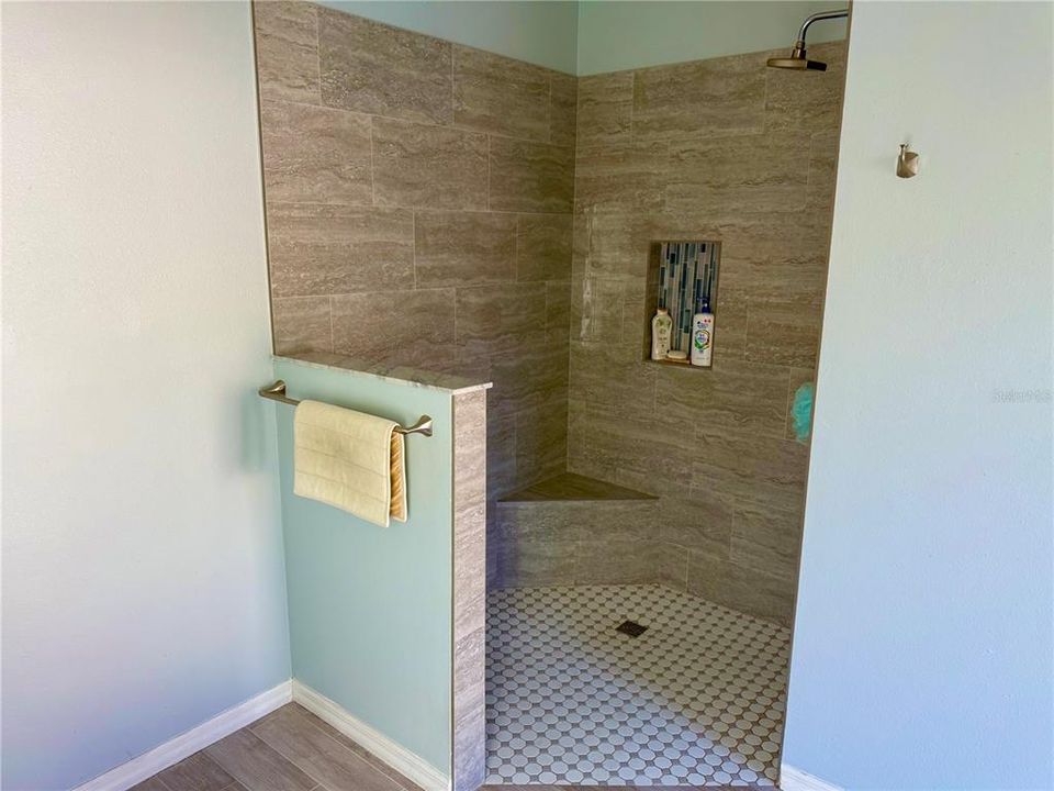 For Sale: $449,500 (3 beds, 2 baths, 2074 Square Feet)