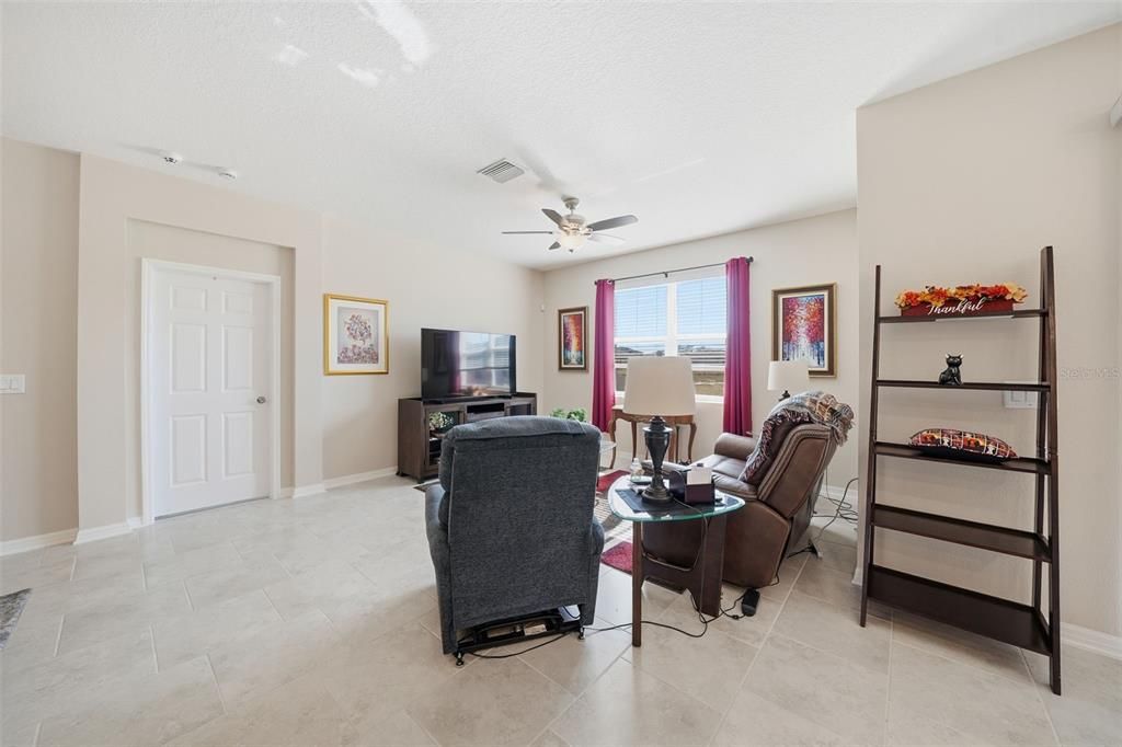 For Sale: $349,900 (3 beds, 2 baths, 1783 Square Feet)
