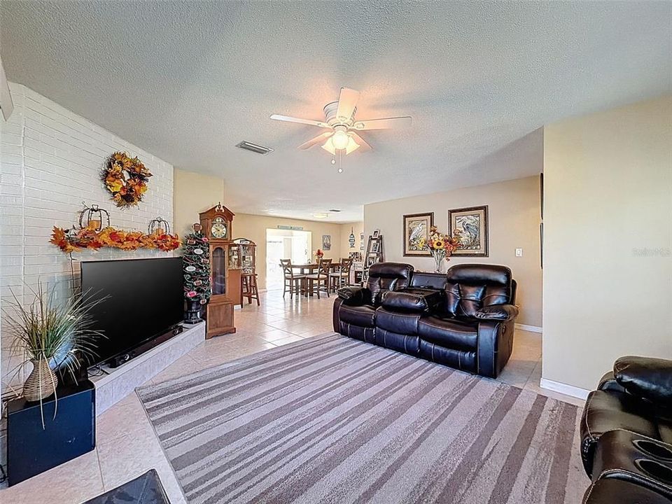 На продажу: $629,000 (3 спален, 2 ванн, 1928 Квадратных фут)