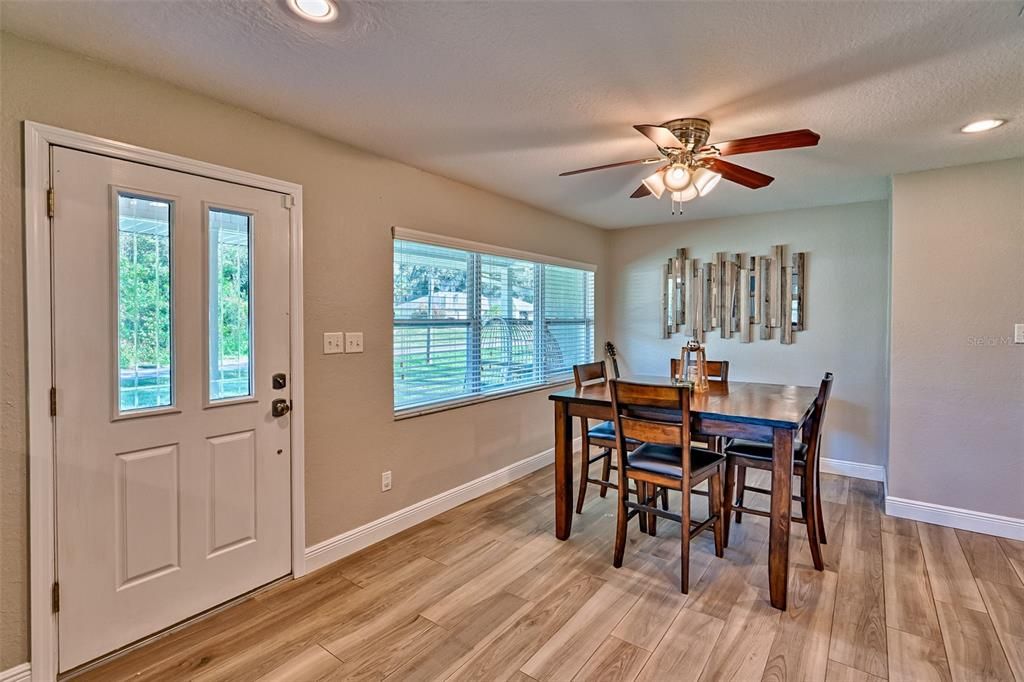 待售: $249,998 (2 贝兹, 2 浴室, 1267 平方英尺)