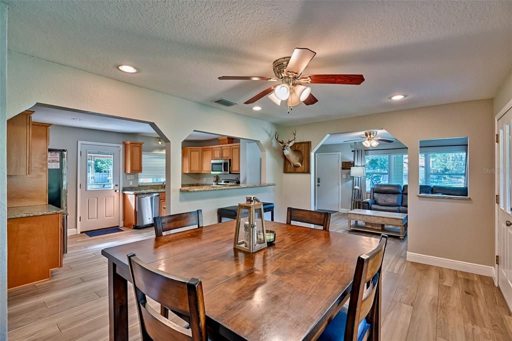 待售: $249,998 (2 贝兹, 2 浴室, 1267 平方英尺)