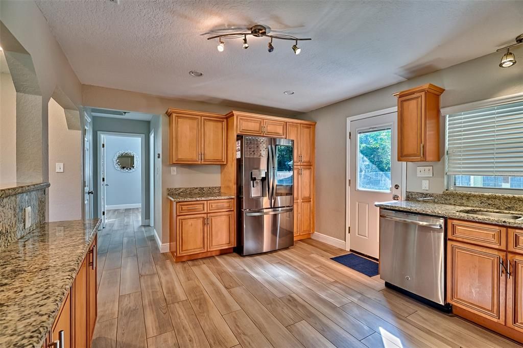 待售: $249,998 (2 贝兹, 2 浴室, 1267 平方英尺)