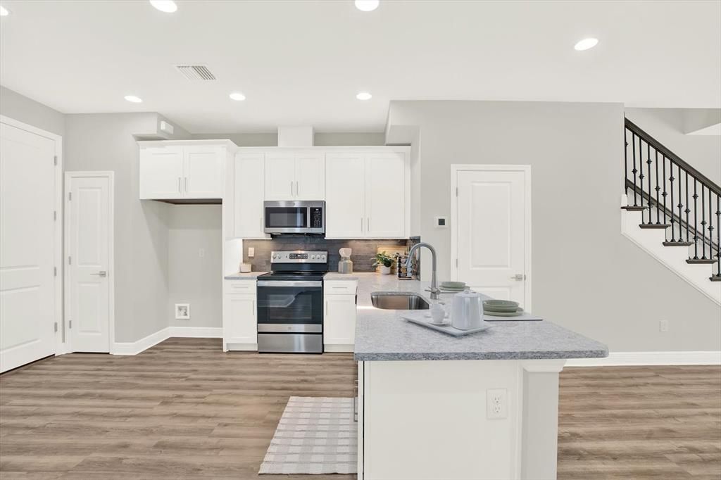 На продажу: $519,900 (3 спален, 2 ванн, 1977 Квадратных фут)