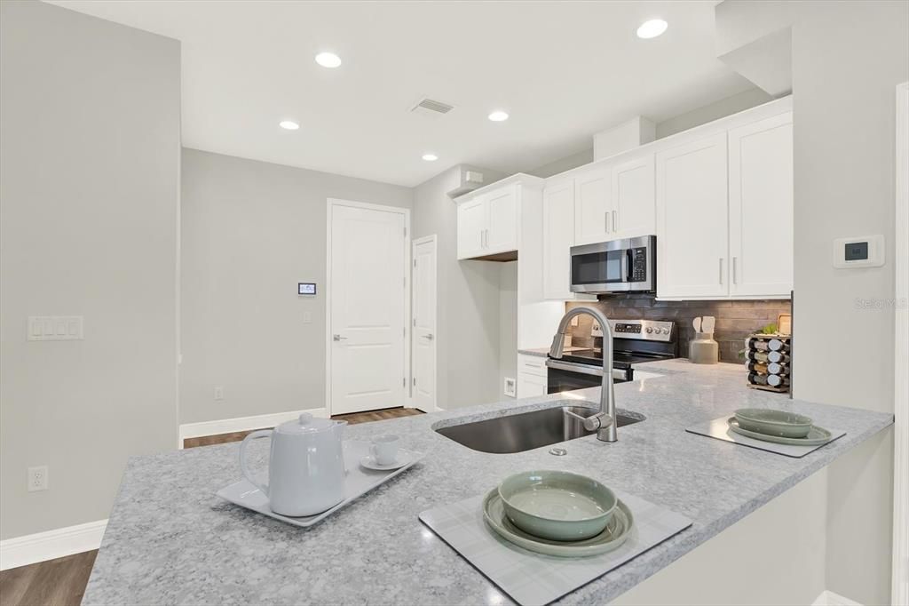 На продажу: $519,900 (3 спален, 2 ванн, 1977 Квадратных фут)