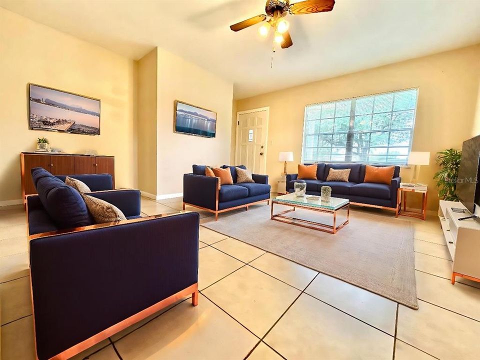 В аренду: $1,250 (2 спален, 1 ванн, 986 Квадратных фут)