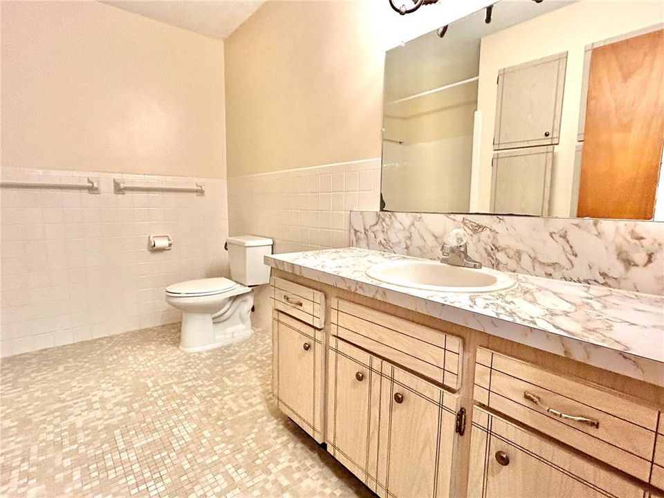 В аренду: $1,250 (2 спален, 1 ванн, 986 Квадратных фут)