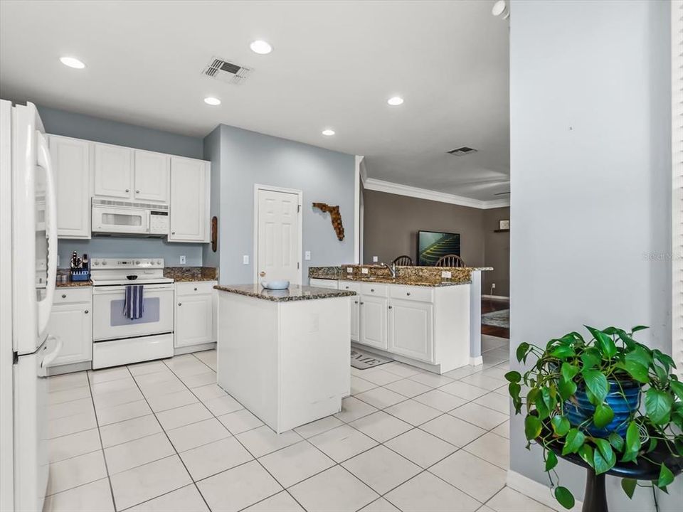 For Sale: $610,000 (4 beds, 2 baths, 2701 Square Feet)