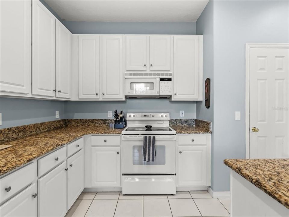 For Sale: $610,000 (4 beds, 2 baths, 2701 Square Feet)