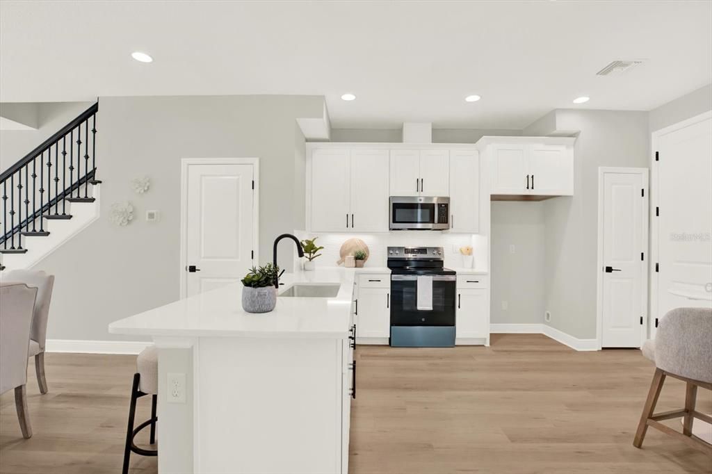 For Sale: $535,000 (3 beds, 2 baths, 1977 Square Feet)