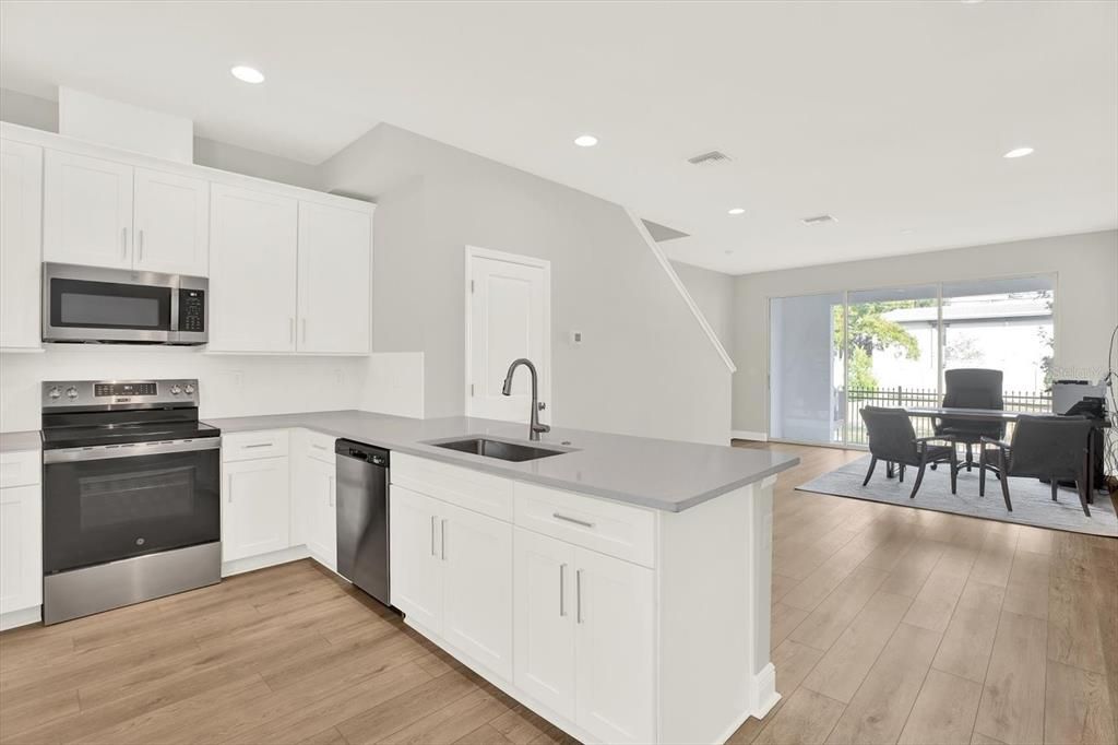 For Sale: $425,000 (2 beds, 2 baths, 1543 Square Feet)