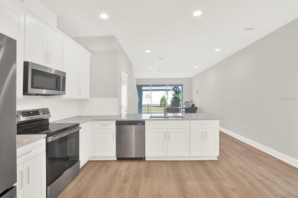 For Sale: $425,000 (2 beds, 2 baths, 1543 Square Feet)