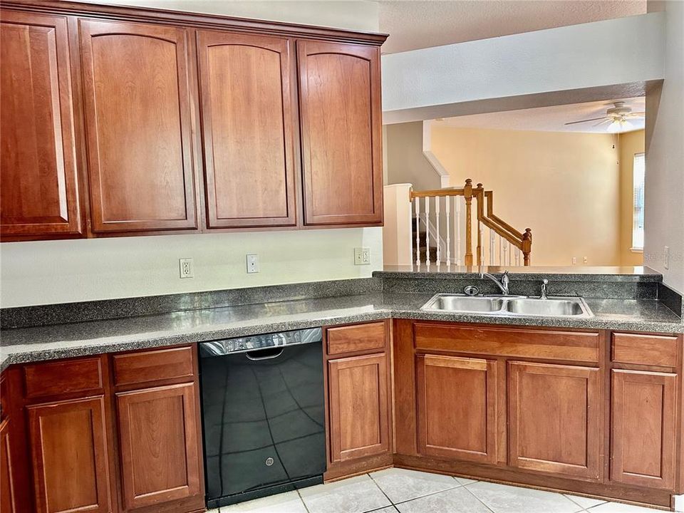 出租: $2,200 (3 贝兹, 2 浴室, 1513 平方英尺)