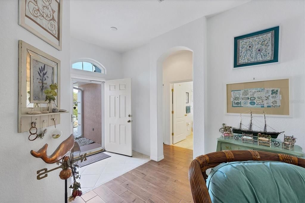 Activo con contrato: $329,000 (3 camas, 2 baños, 1833 Pies cuadrados)