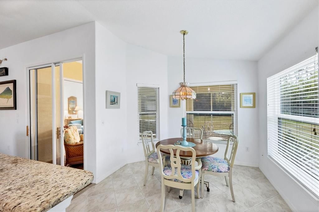 Activo con contrato: $329,000 (3 camas, 2 baños, 1833 Pies cuadrados)