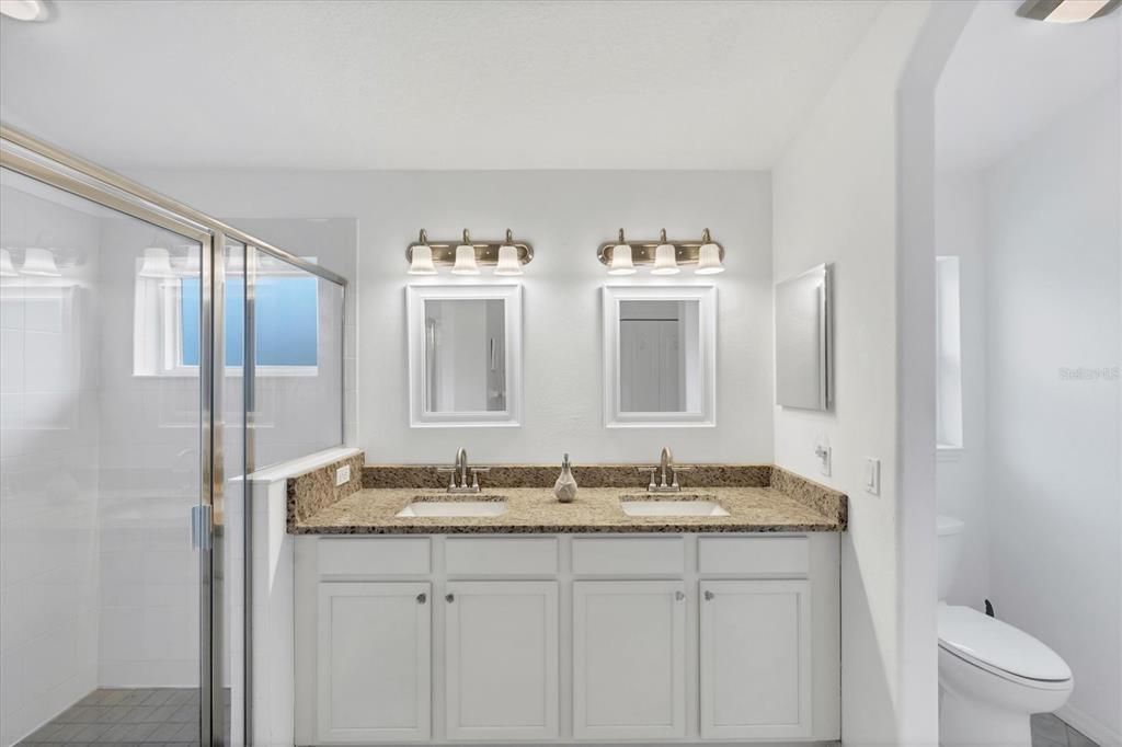 Activo con contrato: $329,000 (3 camas, 2 baños, 1833 Pies cuadrados)