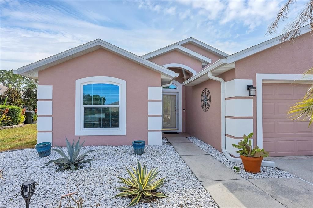 Activo con contrato: $329,000 (3 camas, 2 baños, 1833 Pies cuadrados)