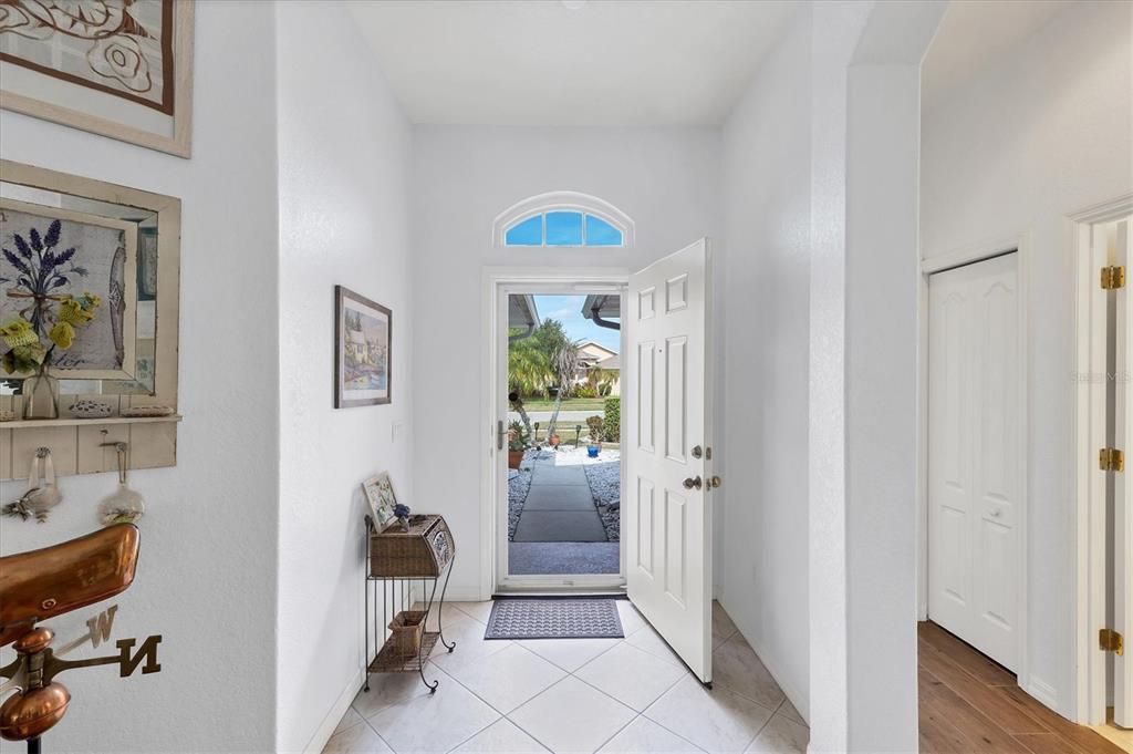 Activo con contrato: $329,000 (3 camas, 2 baños, 1833 Pies cuadrados)