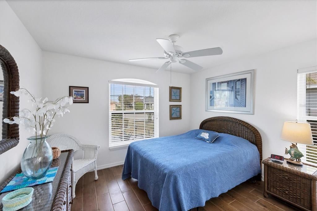 Activo con contrato: $329,000 (3 camas, 2 baños, 1833 Pies cuadrados)