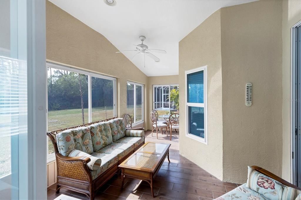 Activo con contrato: $329,000 (3 camas, 2 baños, 1833 Pies cuadrados)