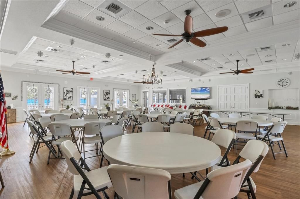 Activo con contrato: $329,000 (3 camas, 2 baños, 1833 Pies cuadrados)