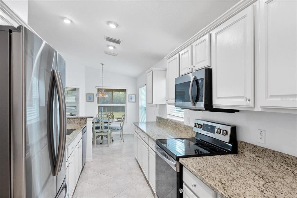 Activo con contrato: $329,000 (3 camas, 2 baños, 1833 Pies cuadrados)