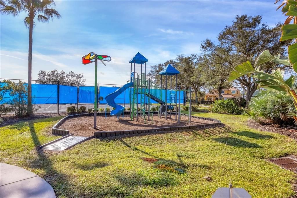 Activo con contrato: $329,000 (3 camas, 2 baños, 1833 Pies cuadrados)