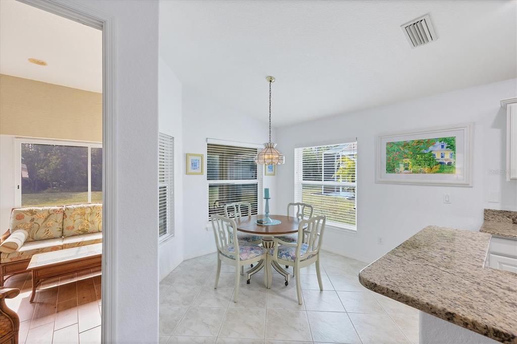 Activo con contrato: $329,000 (3 camas, 2 baños, 1833 Pies cuadrados)