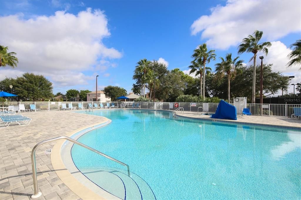 Activo con contrato: $329,000 (3 camas, 2 baños, 1833 Pies cuadrados)