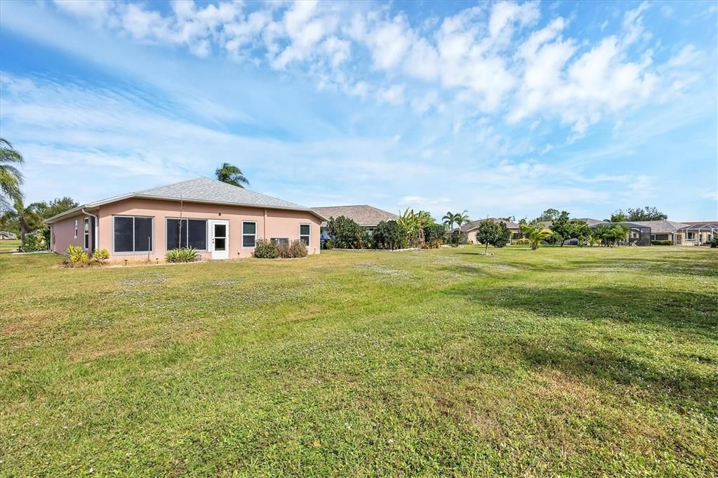 Activo con contrato: $329,000 (3 camas, 2 baños, 1833 Pies cuadrados)