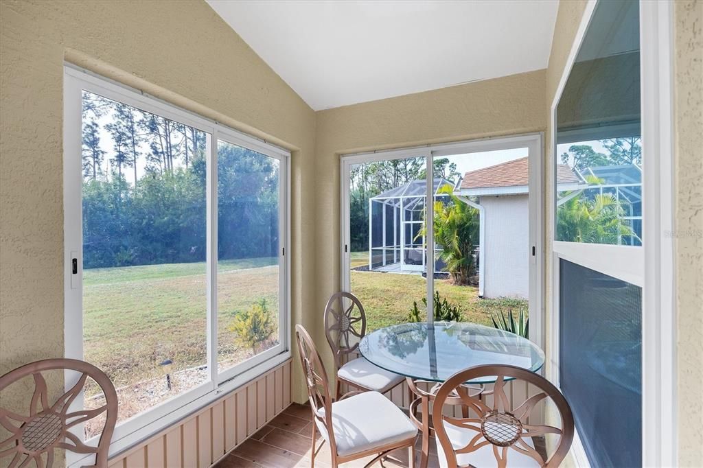 Activo con contrato: $329,000 (3 camas, 2 baños, 1833 Pies cuadrados)