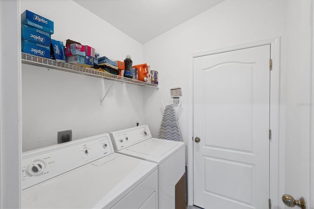 Activo con contrato: $329,000 (3 camas, 2 baños, 1833 Pies cuadrados)