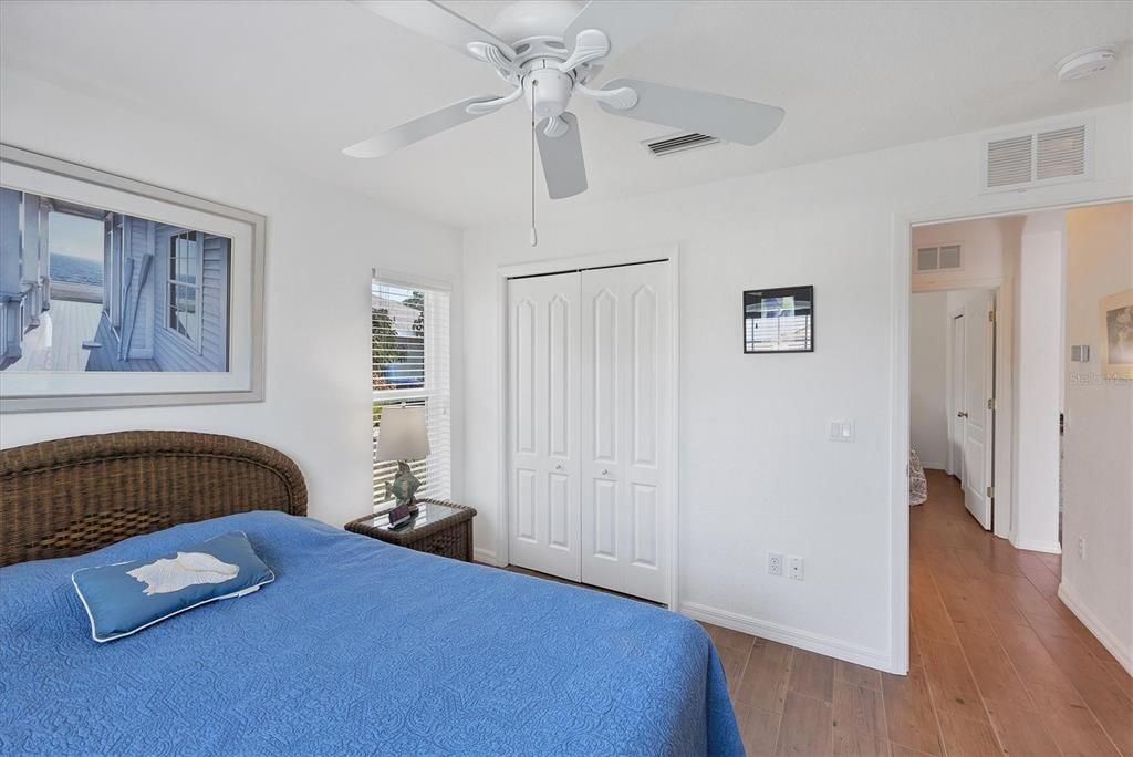 Activo con contrato: $329,000 (3 camas, 2 baños, 1833 Pies cuadrados)