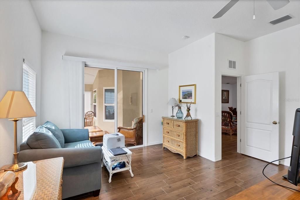 Activo con contrato: $329,000 (3 camas, 2 baños, 1833 Pies cuadrados)