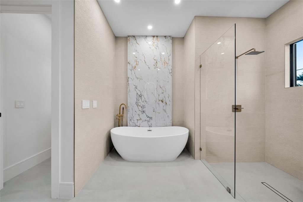 En Venta: $1,190,000 (4 camas, 3 baños, 2567 Pies cuadrados)