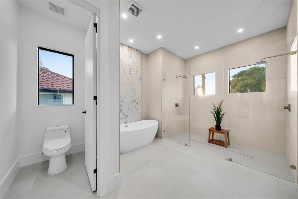 En Venta: $1,190,000 (4 camas, 3 baños, 2567 Pies cuadrados)