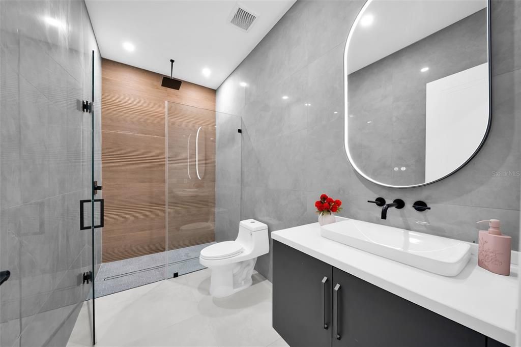 En Venta: $1,190,000 (4 camas, 3 baños, 2567 Pies cuadrados)