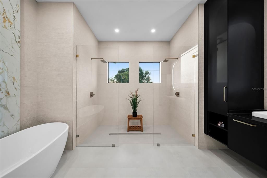 En Venta: $1,190,000 (4 camas, 3 baños, 2567 Pies cuadrados)