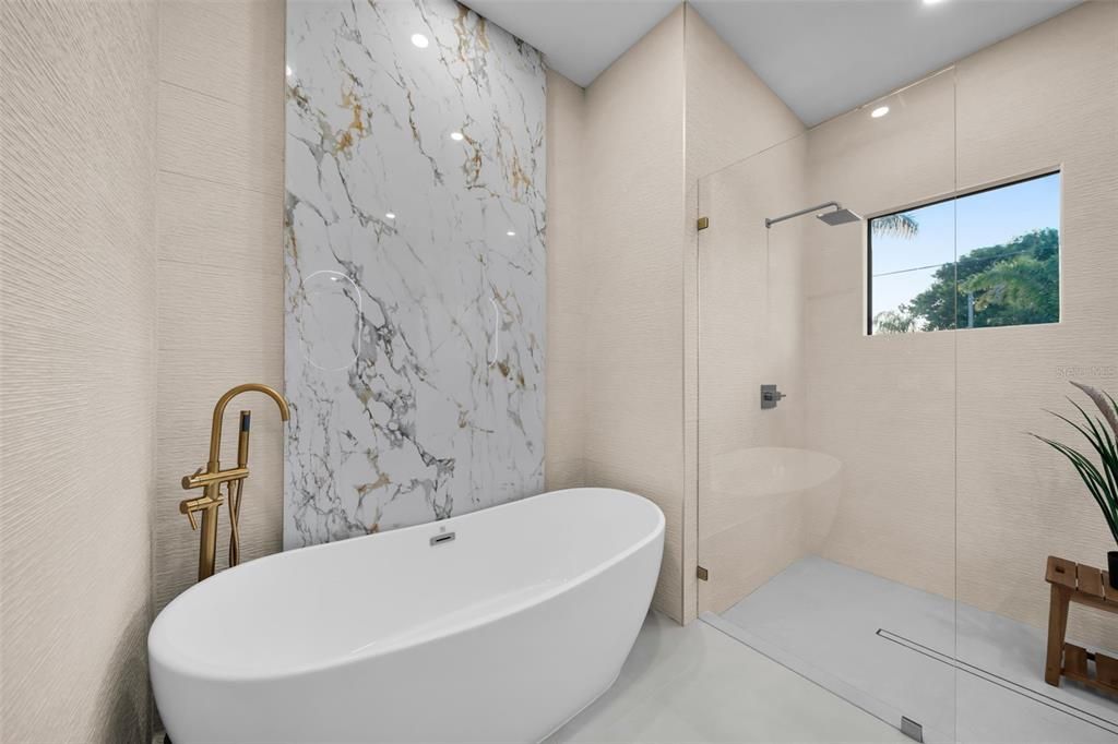 En Venta: $1,190,000 (4 camas, 3 baños, 2567 Pies cuadrados)