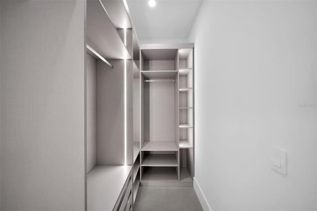 En Venta: $1,190,000 (4 camas, 3 baños, 2567 Pies cuadrados)