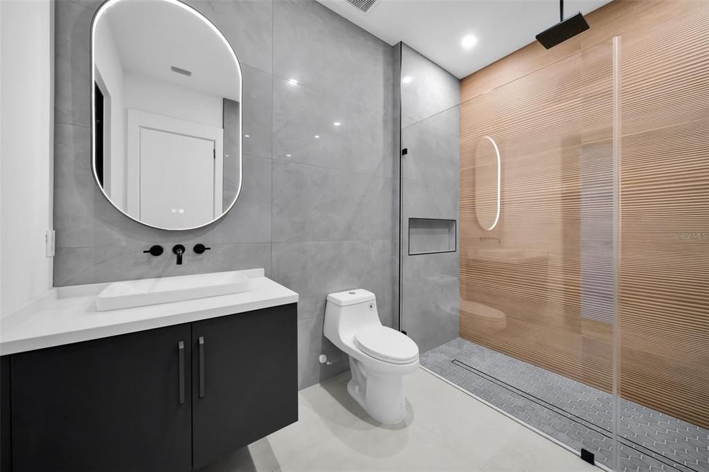 En Venta: $1,190,000 (4 camas, 3 baños, 2567 Pies cuadrados)