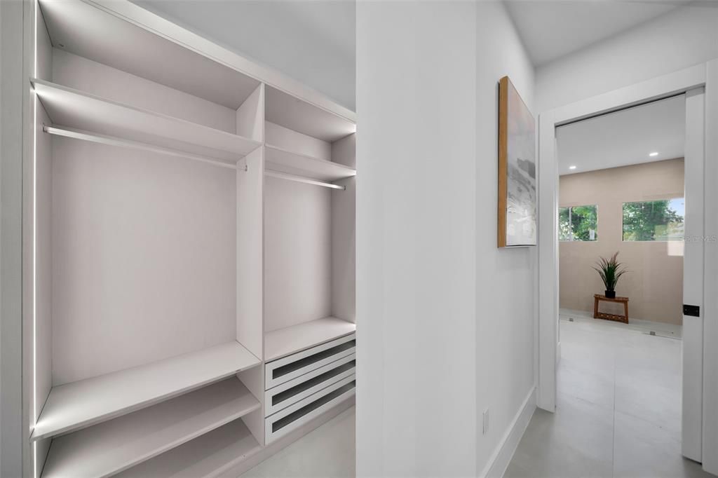 En Venta: $1,190,000 (4 camas, 3 baños, 2567 Pies cuadrados)