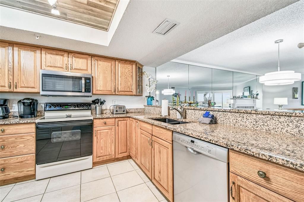 En Venta: $750,000 (2 camas, 2 baños, 1400 Pies cuadrados)