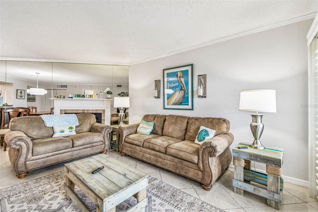 En Venta: $750,000 (2 camas, 2 baños, 1400 Pies cuadrados)