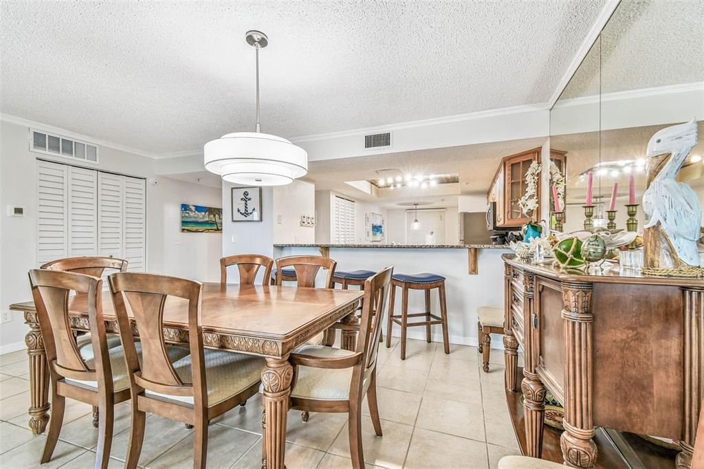 En Venta: $750,000 (2 camas, 2 baños, 1400 Pies cuadrados)