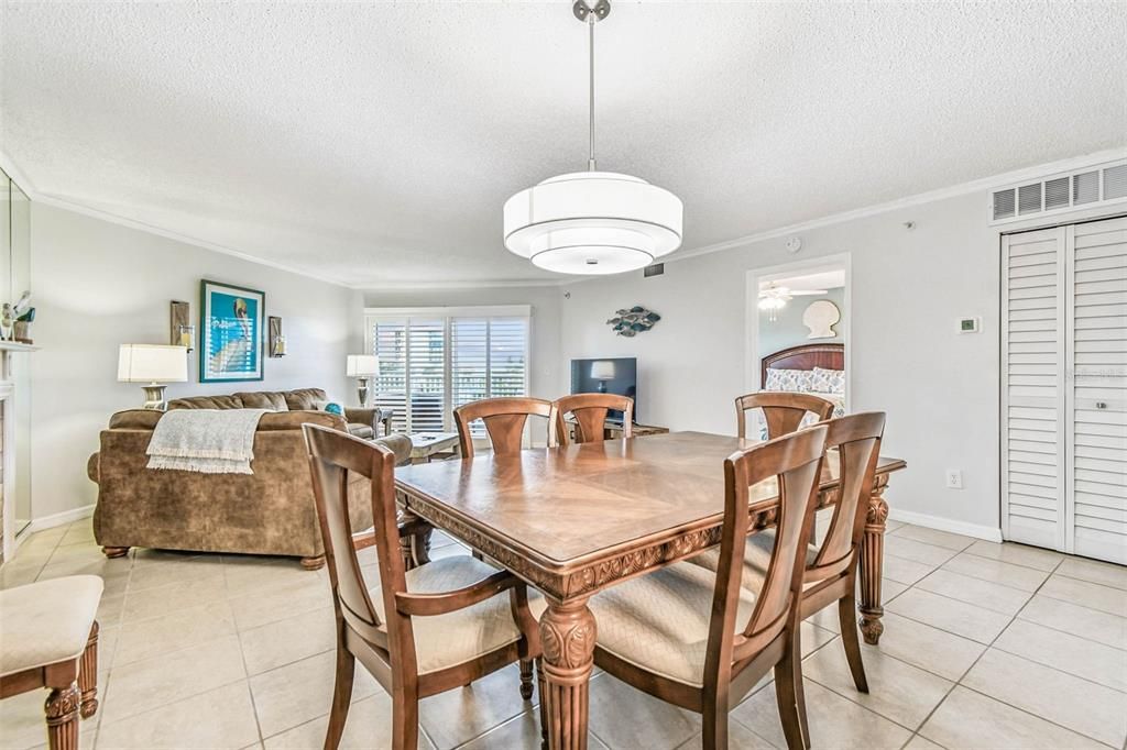 En Venta: $750,000 (2 camas, 2 baños, 1400 Pies cuadrados)