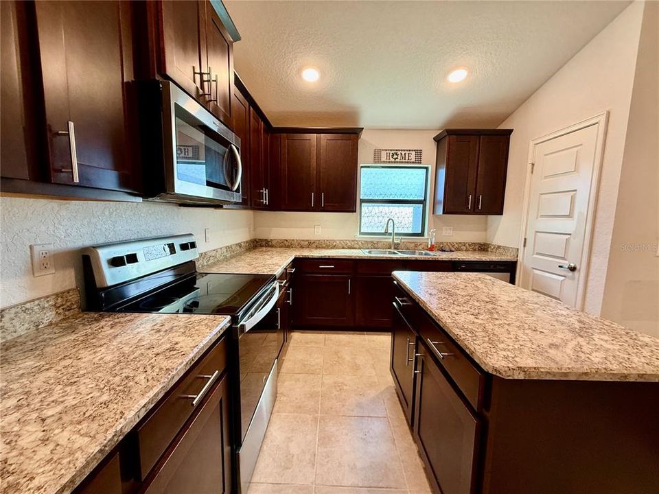 For Rent: $2,500 (4 beds, 3 baths, 2219 Square Feet)