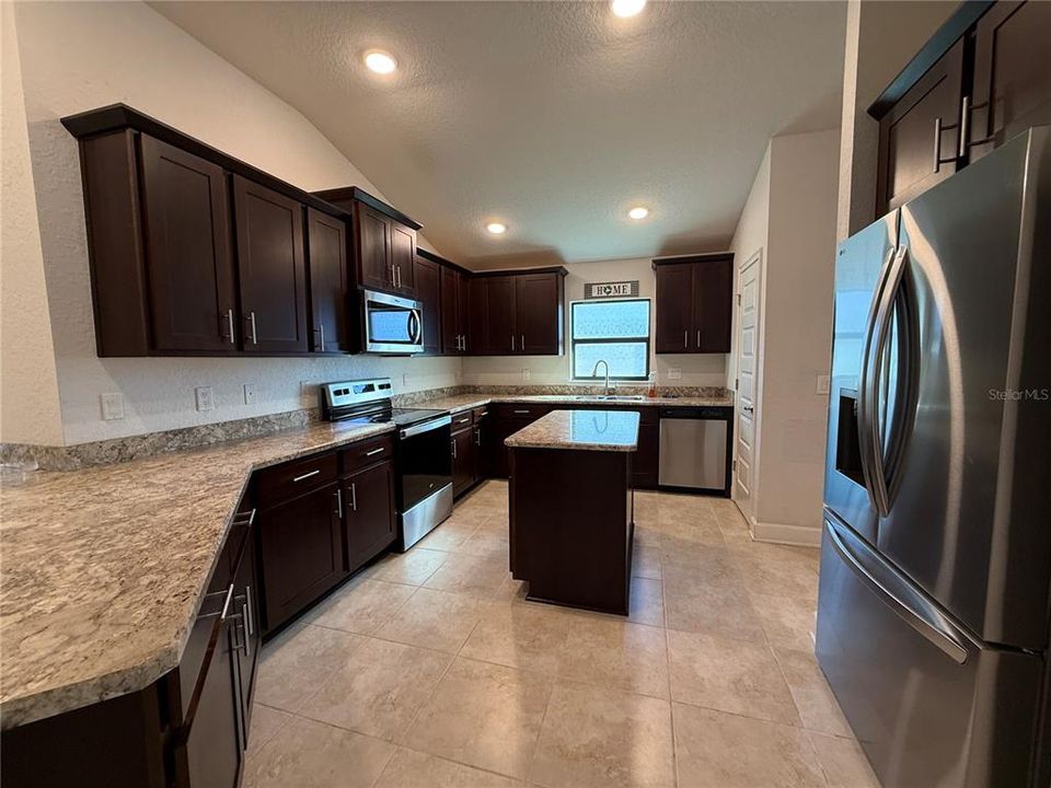 For Rent: $2,500 (4 beds, 3 baths, 2219 Square Feet)